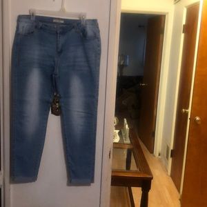 Women preowned like new denim crop jeans size (15)